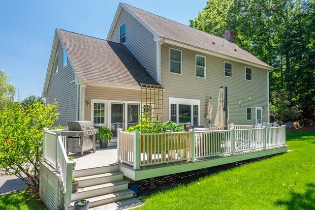 3 Paris Way, Woburn, MA 01801