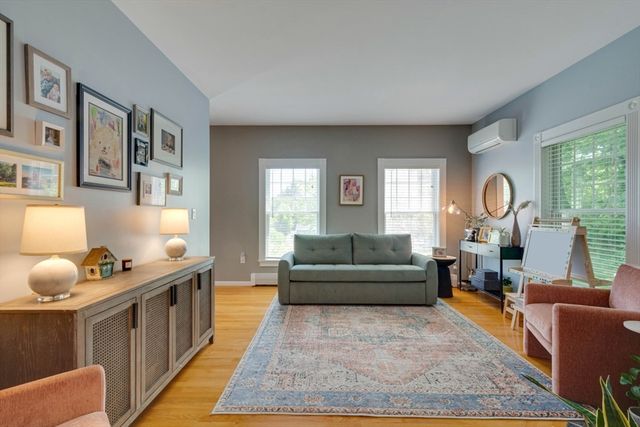 3 Paris Way, Woburn, MA 01801