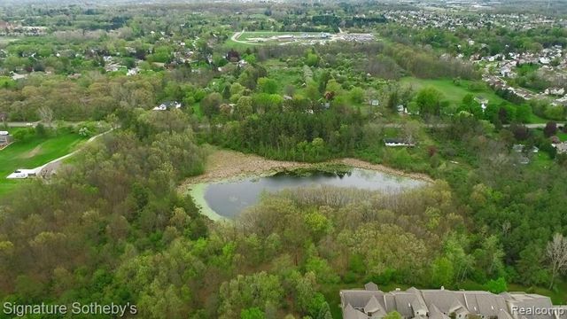 6 Mccandlish Road, Grand Blanc, MI 48439