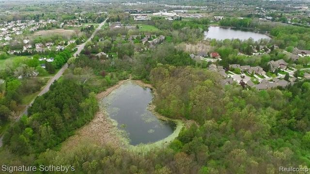 6 Mccandlish Road, Grand Blanc, MI 48439