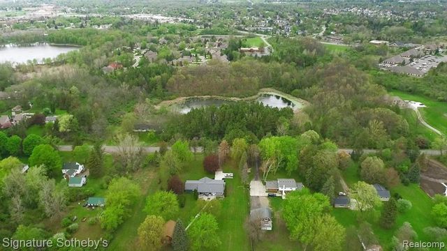 6 Mccandlish Road, Grand Blanc, MI 48439