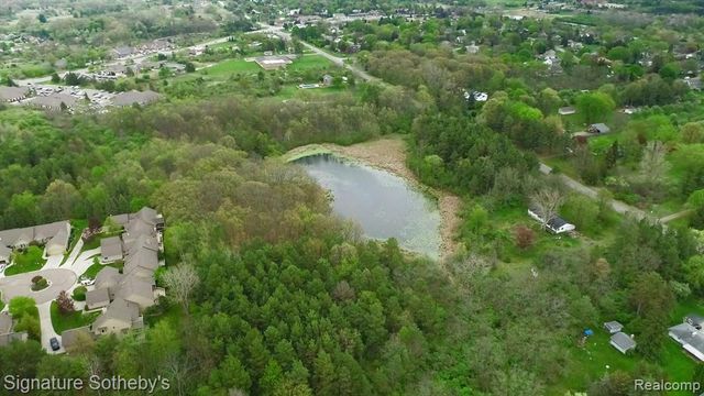 6 Mccandlish Road, Grand Blanc, MI 48439