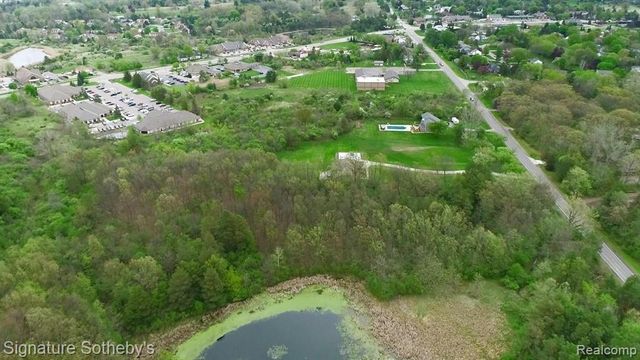 6 Mccandlish Road, Grand Blanc, MI 48439