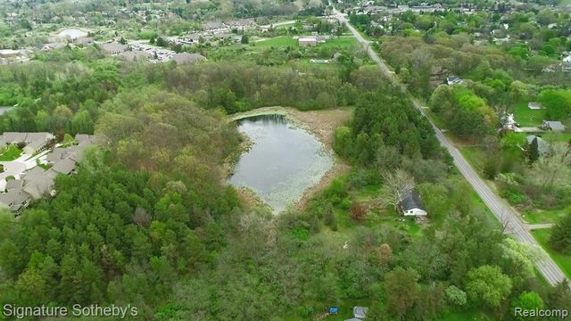 6 Mccandlish Road, Grand Blanc, MI 48439