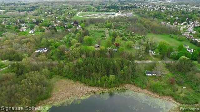 6 Mccandlish Road, Grand Blanc, MI 48439