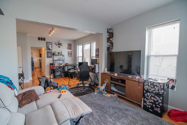 1358 N Artesian Avenue 2F, Chicago, IL 60622