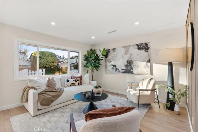 4534 Lennox, Sherman Oaks, CA 91423