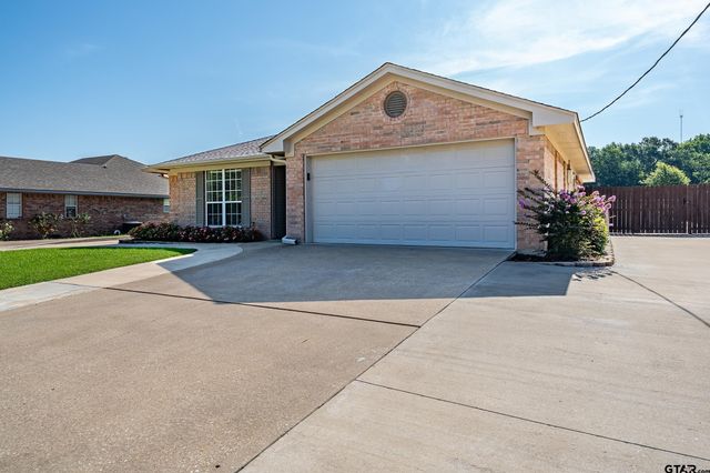 672 Inwood St, Mineola, TX 75773