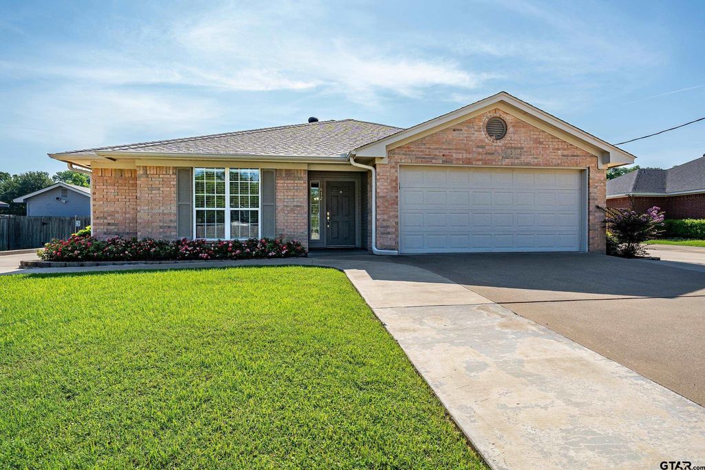 672 Inwood St, Mineola, TX 75773