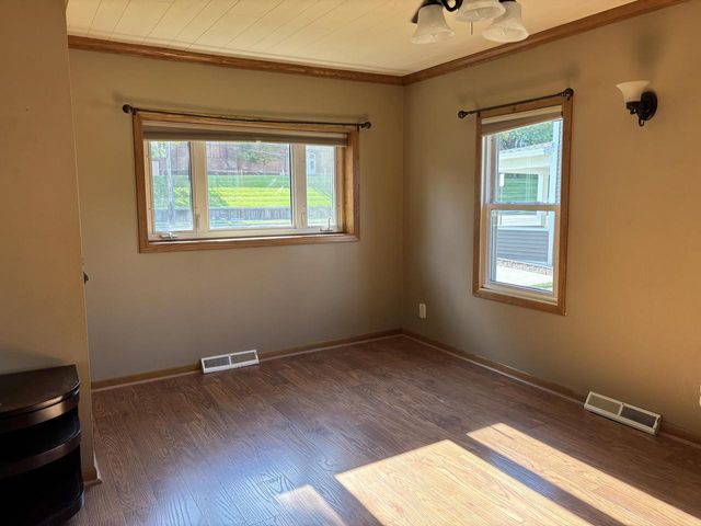646 Summit AVENUE, Oconomowoc, WI 53066