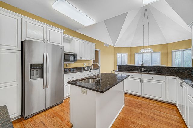23 Amanda Lane, Yorkville, IL 60560