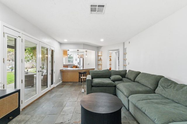 6244 N Farris Avenue, Fresno, CA 93711