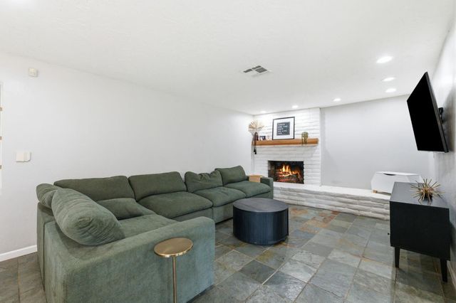 6244 N Farris Avenue, Fresno, CA 93711