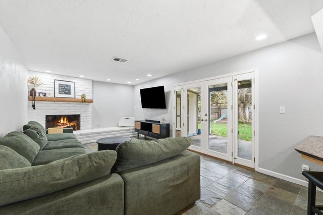 6244 N Farris Avenue, Fresno, CA 93711