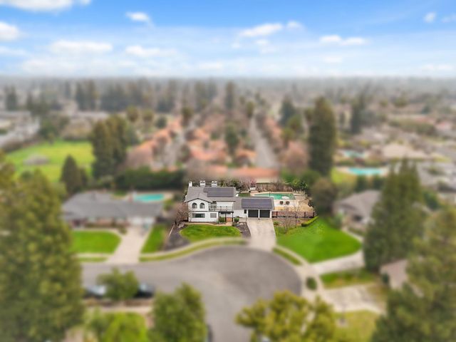 6244 N Farris Avenue, Fresno, CA 93711