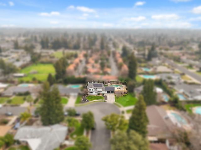 6244 N Farris Avenue, Fresno, CA 93711