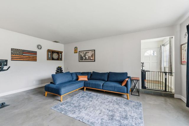 6244 N Farris Avenue, Fresno, CA 93711