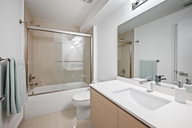 600 NE 27th St 1402, Miami, FL 33137