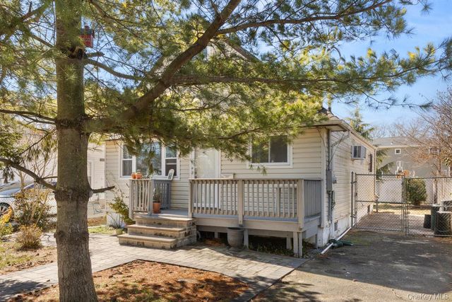 259 Waldo Street, Copiague, NY 11726