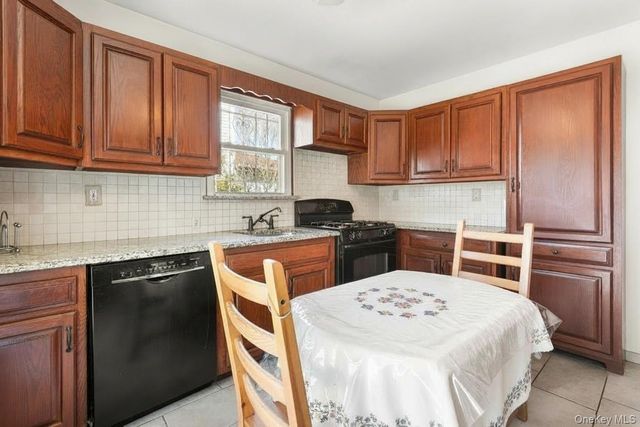 259 Waldo Street, Copiague, NY 11726