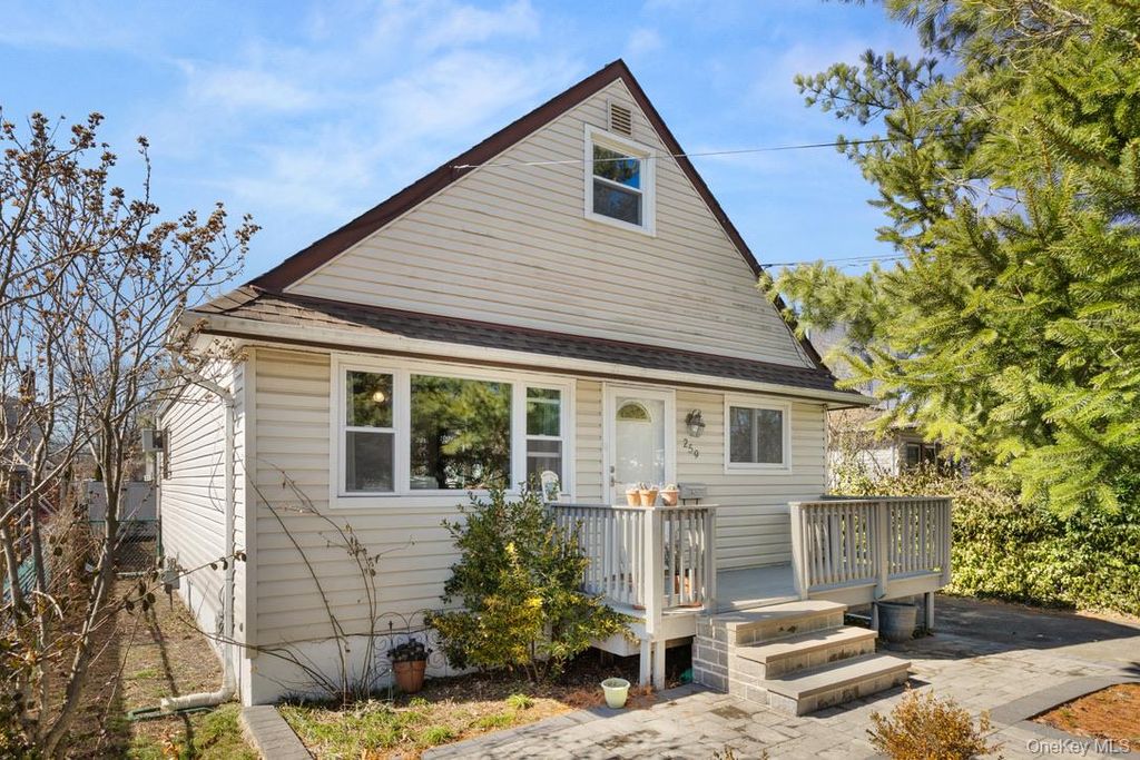 259 Waldo Street, Copiague, NY 11726