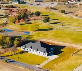 170 Top Flight Drive, Weatherford, TX 76087