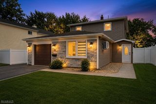 16 Adrian St, Pompton Lakes Boro, NJ 07442