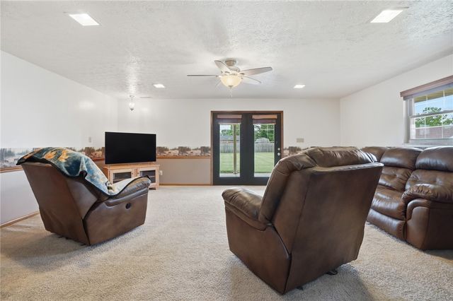 121 Chestnut Avenue, Carlisle, OH 45005