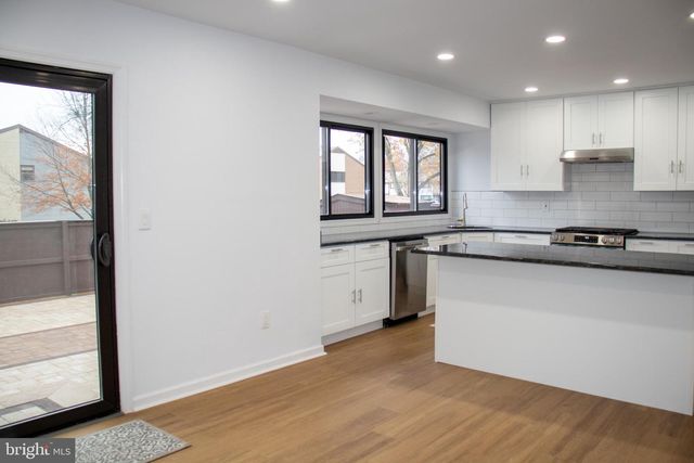 842 JAMESTOWN RD, East Windsor, NJ 08520