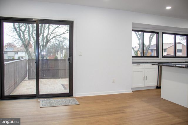 842 JAMESTOWN RD, East Windsor, NJ 08520