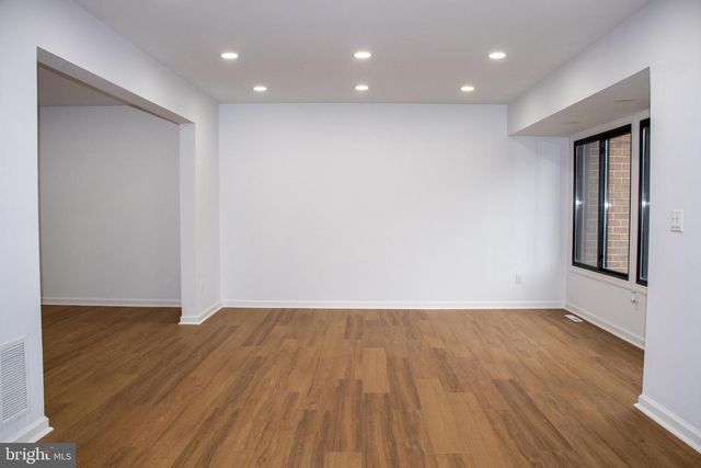 842 JAMESTOWN RD, East Windsor, NJ 08520