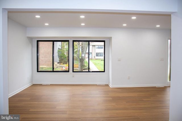 842 JAMESTOWN RD, East Windsor, NJ 08520