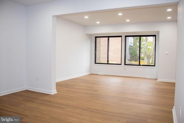 842 JAMESTOWN RD, East Windsor, NJ 08520