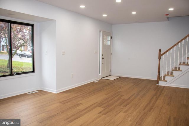 842 JAMESTOWN RD, East Windsor, NJ 08520