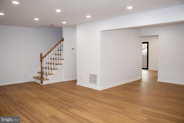 842 JAMESTOWN RD, East Windsor, NJ 08520