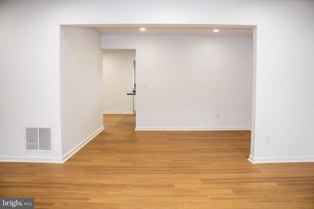 842 JAMESTOWN RD, East Windsor, NJ 08520