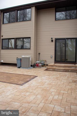 842 JAMESTOWN RD, East Windsor, NJ 08520