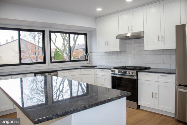 842 JAMESTOWN RD, East Windsor, NJ 08520