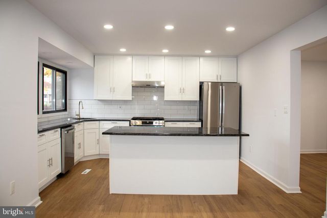 842 JAMESTOWN RD, East Windsor, NJ 08520