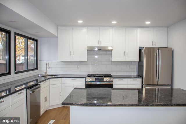 842 JAMESTOWN RD, East Windsor, NJ 08520