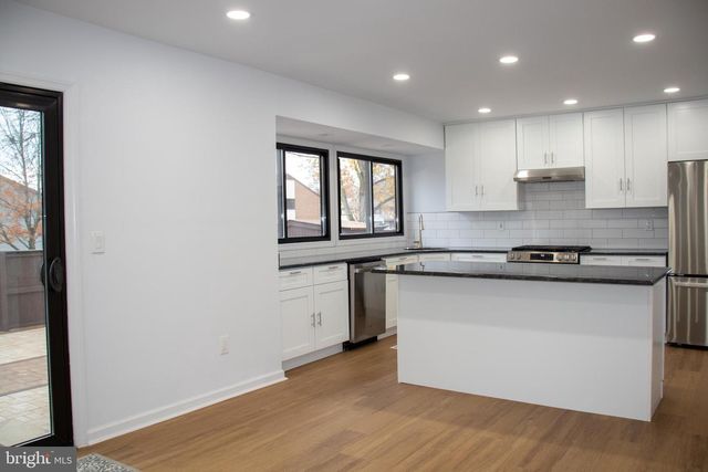 842 JAMESTOWN RD, East Windsor, NJ 08520