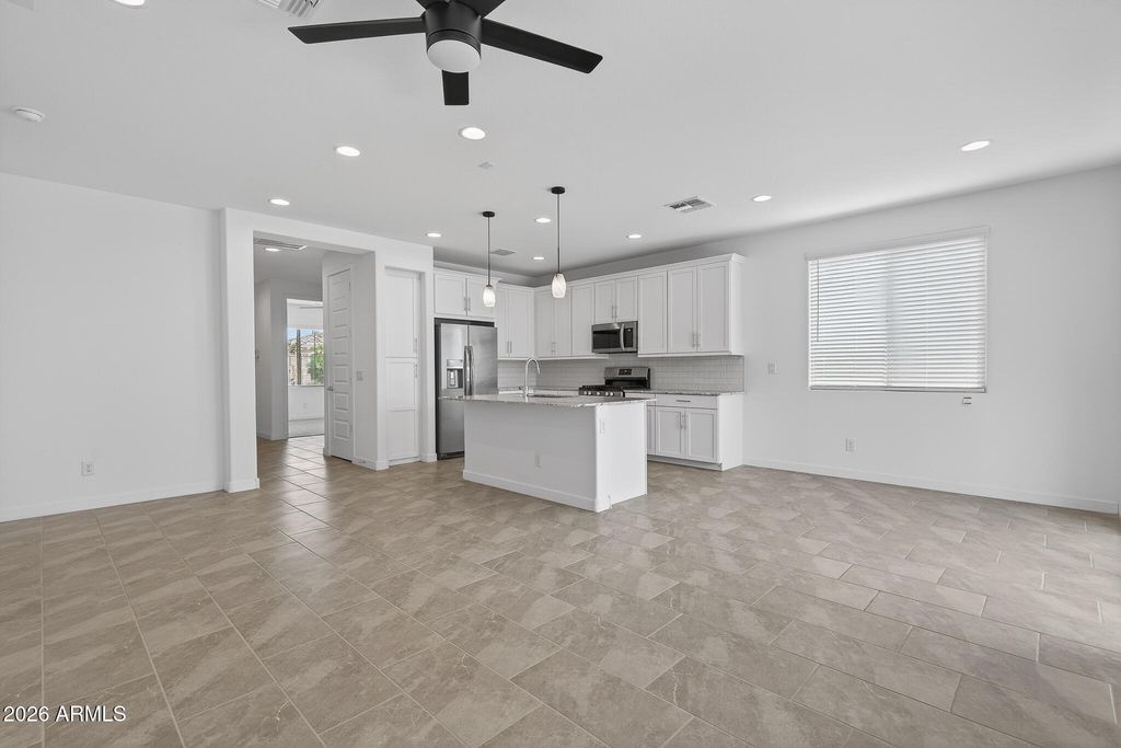 Image 10 of property listing at 24870 N 171ST Lane, Surprise, AZ 85387