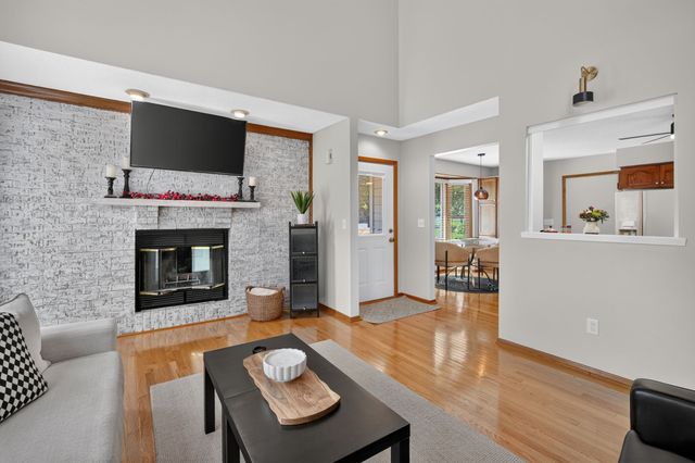 1070 50th Street 14A, West Des Moines, IA 50266