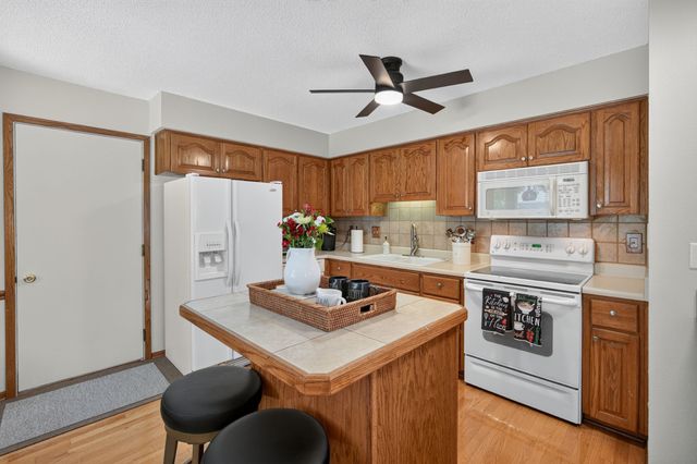 1070 50th Street 14A, West Des Moines, IA 50266