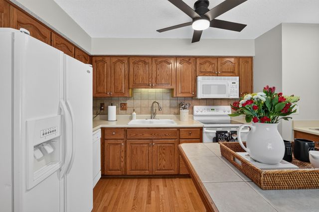 1070 50th Street 14A, West Des Moines, IA 50266