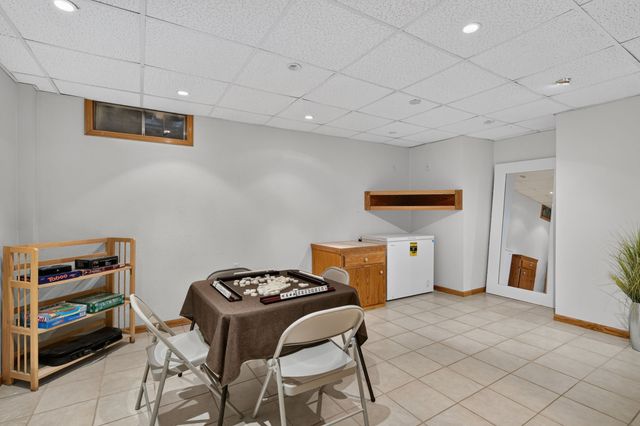 1070 50th Street 14A, West Des Moines, IA 50266