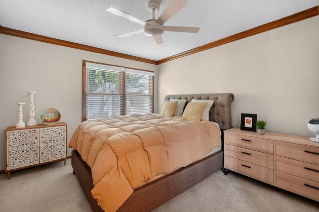 1070 50th Street 14A, West Des Moines, IA 50266
