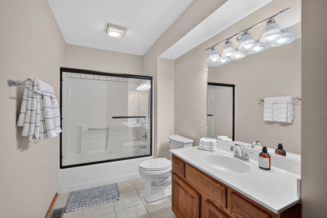 1070 50th Street 14A, West Des Moines, IA 50266
