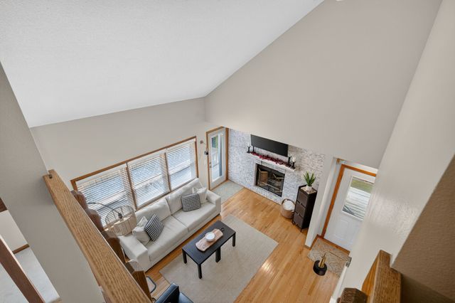 1070 50th Street 14A, West Des Moines, IA 50266