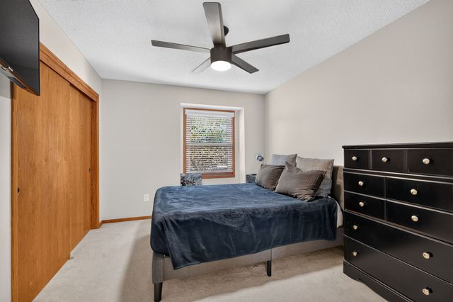 1070 50th Street 14A, West Des Moines, IA 50266